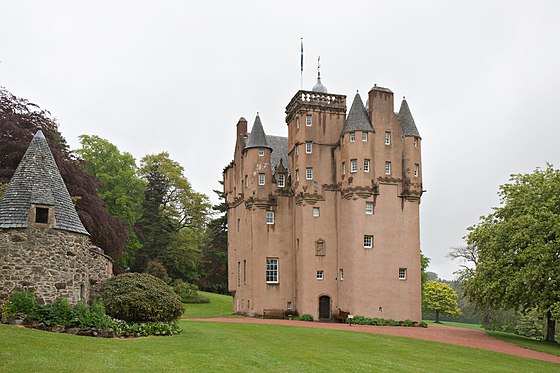 Замок сх. Замок Крэгивар Шотландия. Замок Коллистон Шотландия. Замок Фернихерст в Шотландии. Замок Клуни Абердиншир Шотландия.