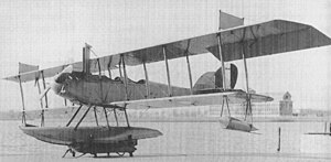 Curtiss N-9H on ramp c1918