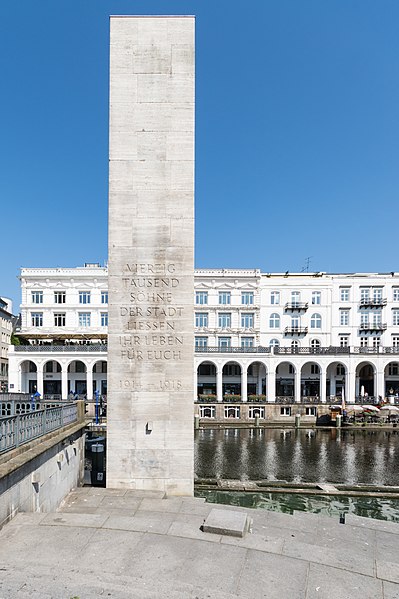 File:Denkmal für die Gefallenen beider Weltkriege (Hamburg-Altstadt).2.11980.ajb.jpg