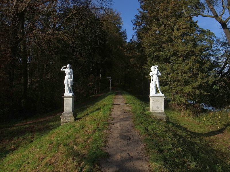 File:Dessau,Sieglitzer Berg,Skulpturen,Diana Faun(wiederhergestellt).jpg