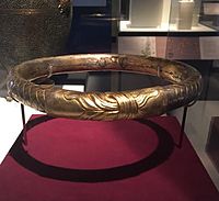 La diadema de plata dorada de Felipe II, encontrada en su tumba en Vergina.