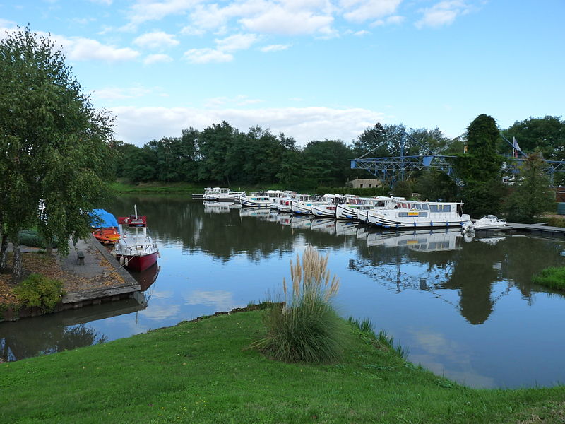 File:Dompierre-Hafen.jpg