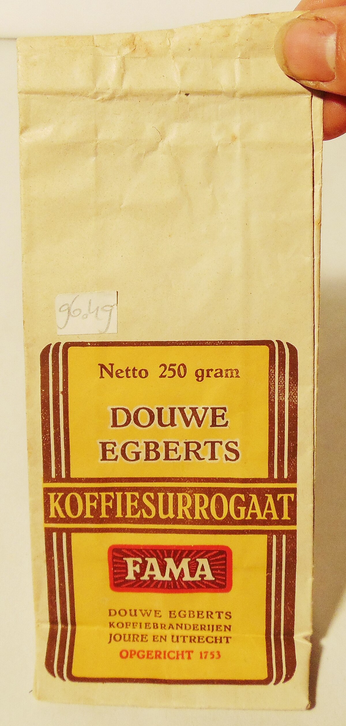 Oorlogszuchtig Locomotief Kluisje File:Douwe Egberts Coffee Surrogate, Dutch, World War II.jpg - Wikimedia  Commons
