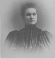 Dr. Jean Dow, salah satu wanita pertama medis misionaris ke Utara Honan Misi, tahun 1895. (Gambar yang disediakan oleh The United Church of Canada dan Victoria University Arsip, Toronto).png