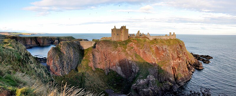 File:Dunnottar Castle (24745012178).jpg