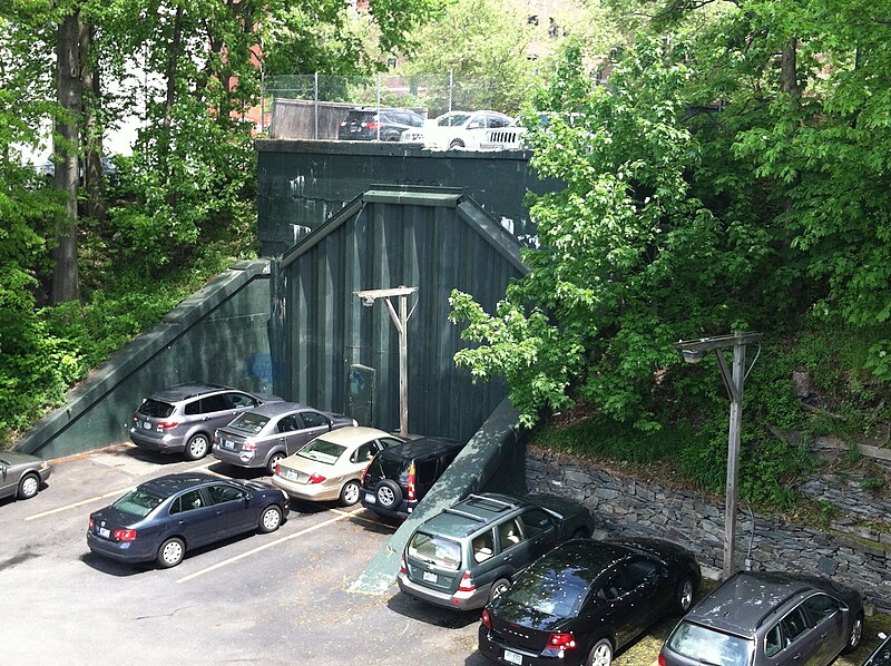 File:East Side Railroad Tunnel portal.JPG