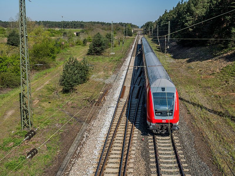 File:Eisenbahnstrecke-Strullendorf-Hirschhaid P5022768.jpg