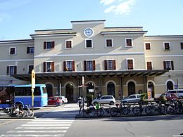 Empoli - Façade de la gare FS.jpg