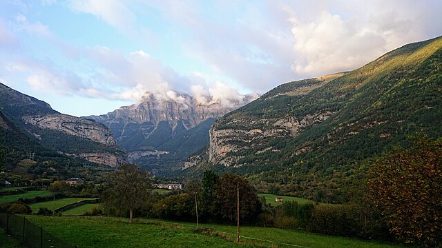 File:Entrance_to_Ordesa_Valley_from_Torla,_Ordesa_y_Monte_Perdido_National_Park,_Spain.jpg