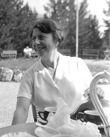 Erna Hamburger (1962).jpg