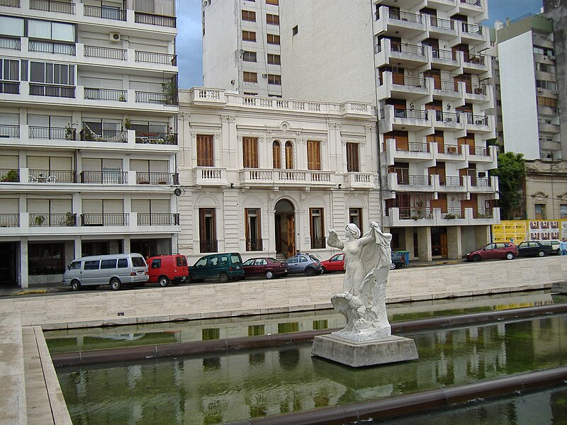 File:Estatuas de Lola Mora 4.jpg