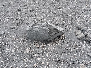 Etna-Bombe volcanique en fuseau (2).jpg