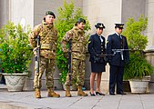 Español: Guardia de Honor de soldados del Ejército Argentino y Fuerza Aérea Argentina en la Catedral de Mar del Plata durante el tedeum por el Bicentenario de la Independencia Argentina English: Guard of honor with soldiers of Army of Argentina and Argentina Air Force in Cathedral of Mar del Plata during Te Deum because bicentennial of independence of Argentina