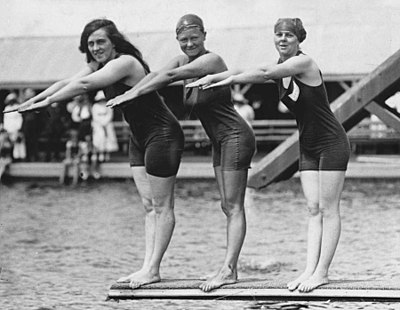 Fanny Durack, Mina Wylie and Jennie Fletcher 1912.jpg