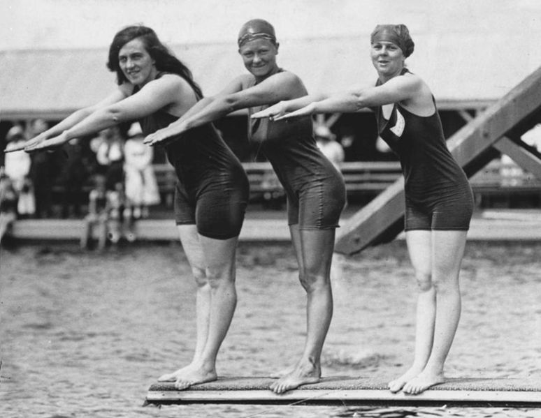 File:Fanny Durack, Mina Wylie and Jennie Fletcher 1912.jpg