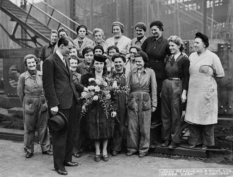 File:Female shipyard workers at South Shields (30278153944).jpg