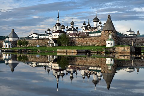 Evening at the walls of the Solovetsky Monastery in the Bay of Prosperity