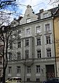 Franz-Joseph-Straße 42; Mietshaus. Viergeschossiger neubarocker Satteldachbau mit durch Erker und geschweiftem Zwerchgiebel betonter Mittelachse, Putzgliederung und Stuckdekor mit Jugendstilelementen, um 1900. 1900–1906 Wohnhaus von Frank Wedekind. This is a picture of the Bavarian Baudenkmal (cultural heritage monument) with the ID D-1-62-000-1782 (Wikidata)