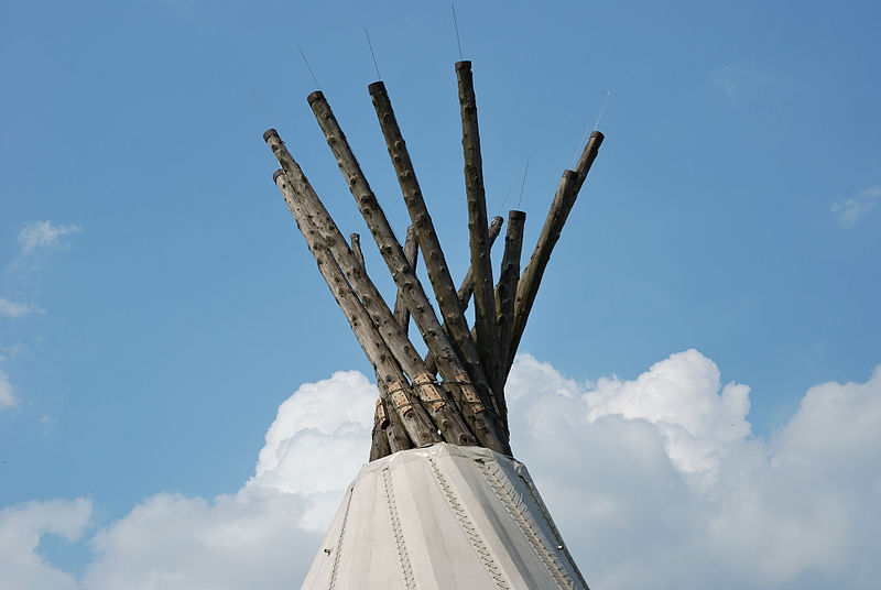 File:Fredi-090702-8801-Big-Tipi-Spitze2.jpg