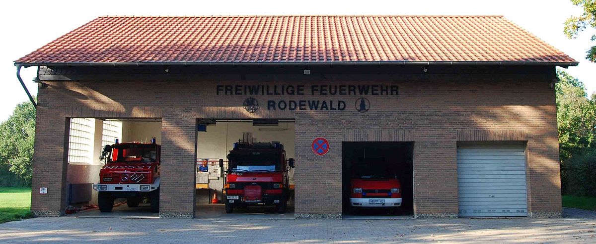 File:Freiwillige Feuerwehr Rodewald Gerätehaus.jpeg - Wikipedia
