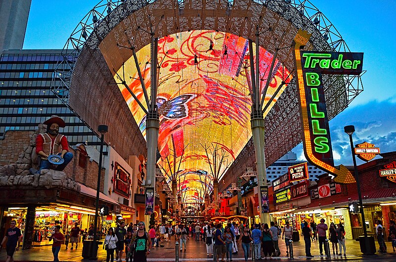 File:Fremont Street Experience - Downtown Las Vegas (19773725368).jpg