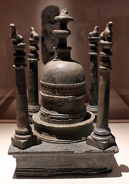 File:Gandhara, reliquiario stupa, II secolo ca.jpg