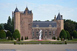 Garden façade (southeast) of Slot Assumburg, Heemskerk