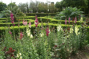 Gardens of the Alcázar de los Reyes Cristianos - Córdoba, Spain.jpg