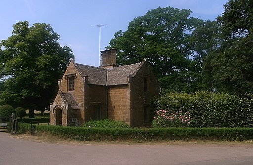Gatehouse, Broughton Castle and Park - geograph.org.uk - 3563836