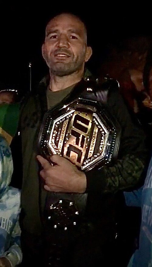 Glover Teixeira with his UFC championship belt, 2021