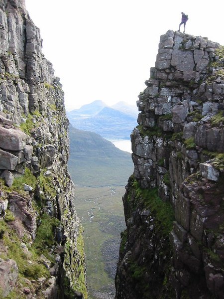 File:Great Cleft of Beinn Alligin - geograph.org.uk - 85644.jpg