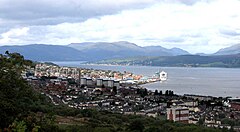 Vista da cidade no fiorde Firth of Clyde