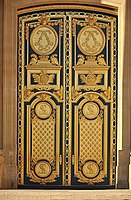 Pintu gangsa tersergam dan bersejarah di Dôme des Invalides