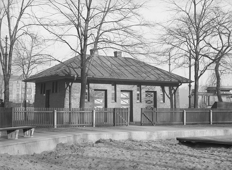 File:HANSif1170 Verkehrspavillon am Goldbekplatz.jpg