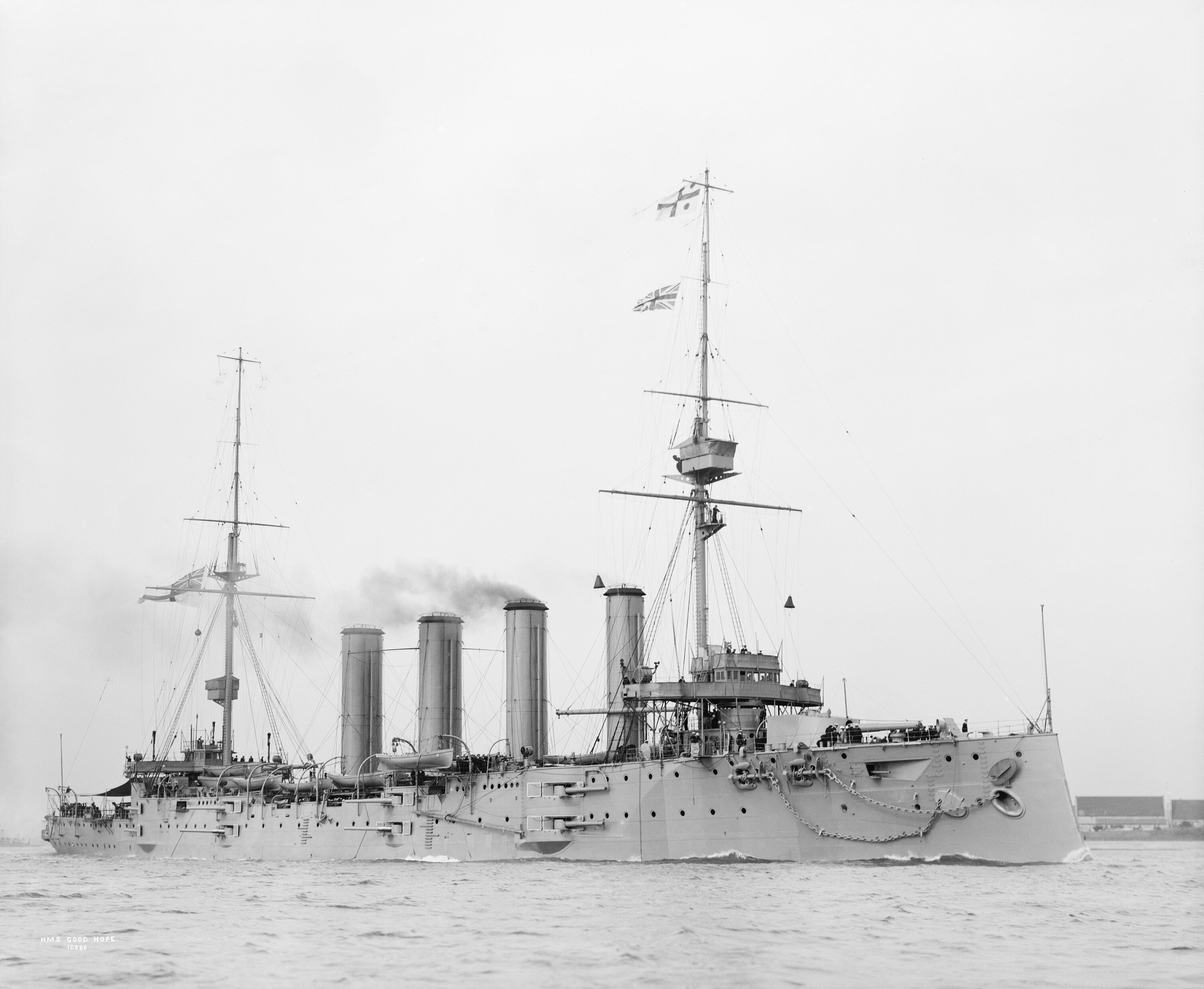 1er novembre 1914 La Royal Navy humiliée à Coronel . 2880px-HMS_Good_Hope