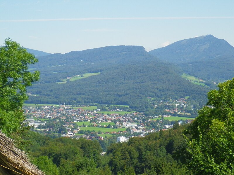 File:Hallein - Dürrnberg - Keltendorf - 2011 08 17 - Blick ins Tal 1.jpg