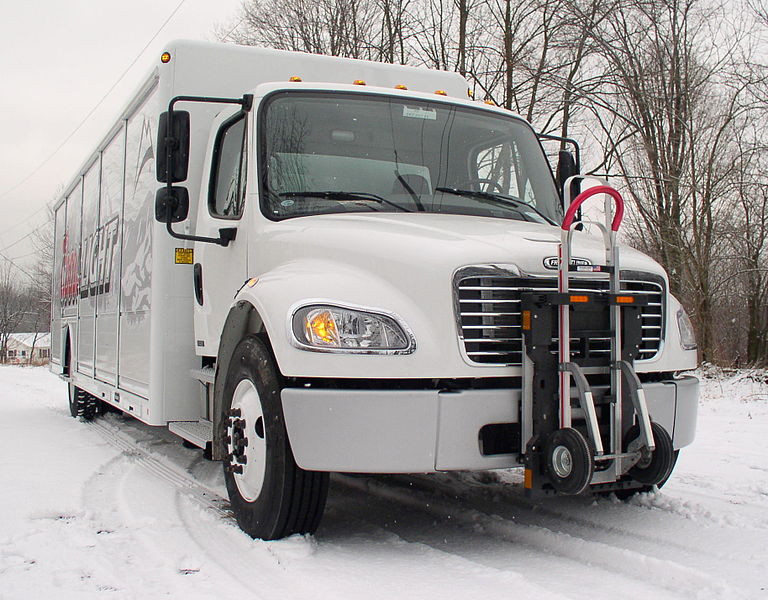 File:Hand truck lock HTS Ultra-Rack Magliner.jpg