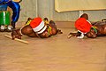 Hommes qui dansent sur une musique traditionnelle au Bénin