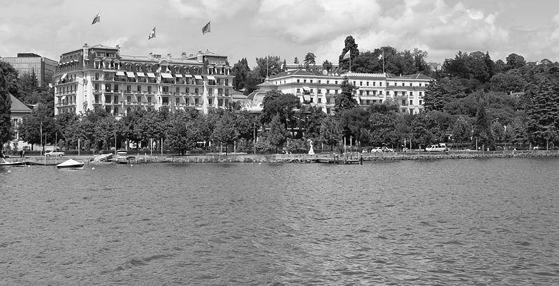 File:Hotel beau rivage palace, noir et blanc, Lausanne.jpg