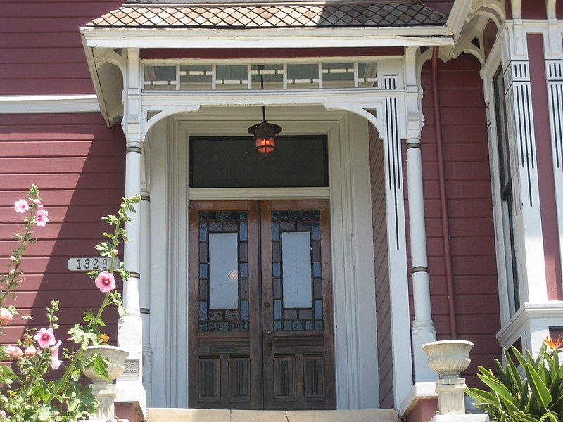 File:House at 1329 Carroll Ave., Los Angeles (Charmed House)-05.jpg