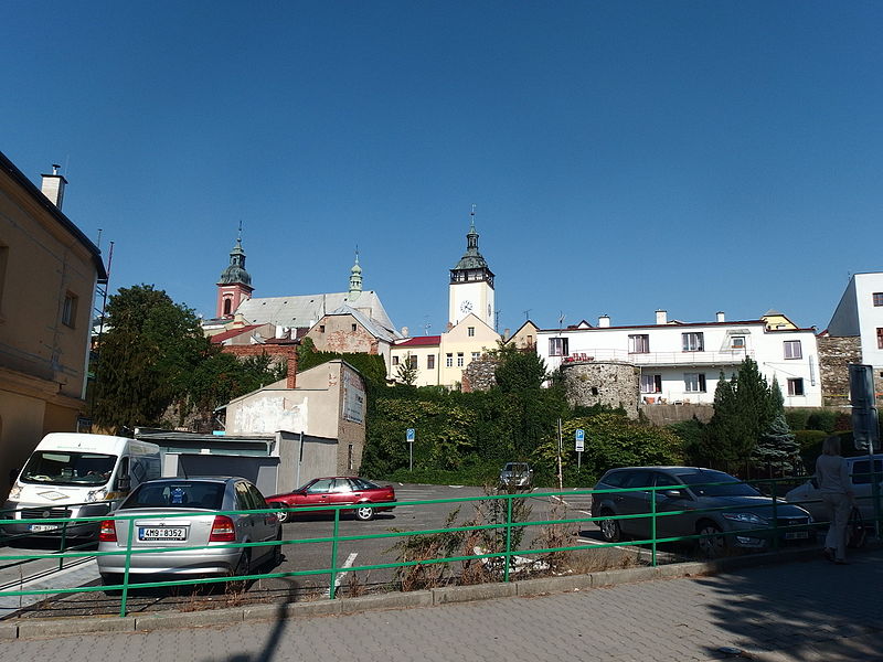 File:Hranice, 28. října, hradby.JPG