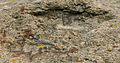 2951) Texture. Impact dans du béton armé, bunker allemand à la Pointe du Hoc, Calvados, , 1er août 2015