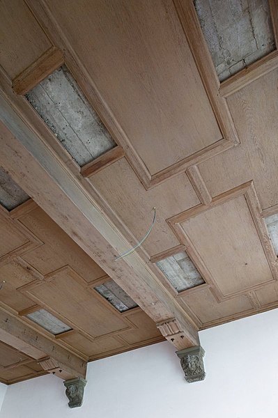 File:Interieur, voormalige kamer van de rector, consoles onder plafond - Leiden - 20411668 - RCE.jpg