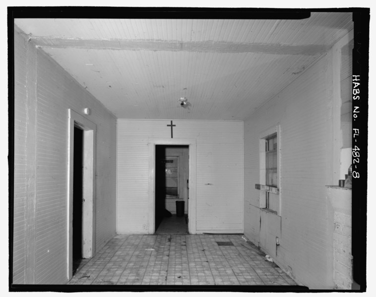 File:Interior view of living-dining room at 1928 West Laurel street, facing south. - 1928 West Laurel Street (House), Tampa, Hillsborough County, FL HABS FL-482-8.tif