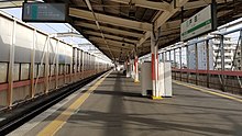 The station platform in May 2021 JREast-Saikyo-line-JA19-Toda-station-platform-20210504-163639.jpg