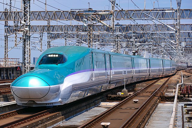 A JR Hokkaido H5 series train in June 2022