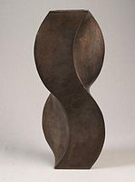 Gegoten vaas in S-vorm, bronskleurig geglazuurd, 1975