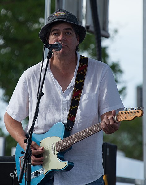 File:Jesse Valenzuela of the Gin Blossoms.jpg