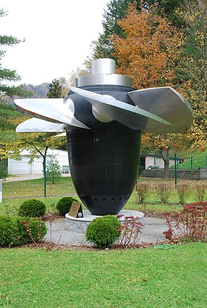 Litostroj Kaplan turbine Kaplanturbine als Denkmal.jpg