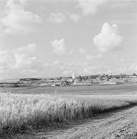 Kibboets Gal'ed. Panorama met in de verte de kibboets en met op de voorgrond een, Bestanddeelnr 255-2808.jpg